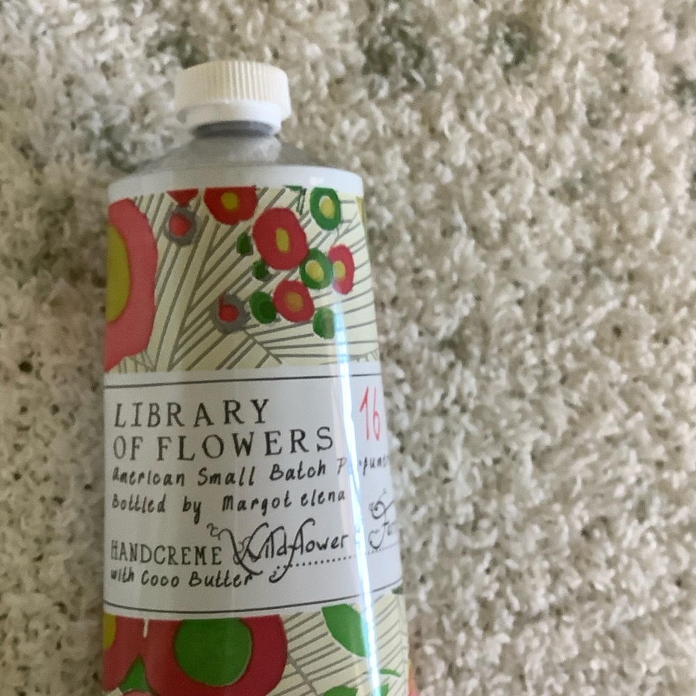 Library of Flowers Scented  Handcreme Margot Elena Wildflower & Fern NWT 2.3oz - Picture 4 of 15